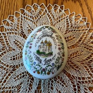 1984 Franklin Porcelain Music Box “Somewhere my Love”